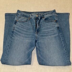 AMERICAN EAGLE - medium wash mom jeans